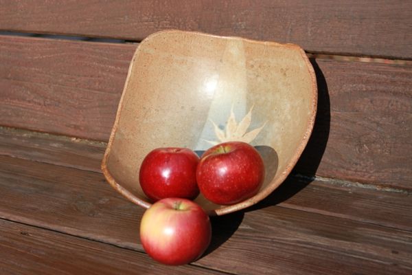 obstschale-of-keramicko-s-červeno-sladký pohľad äpfeln-