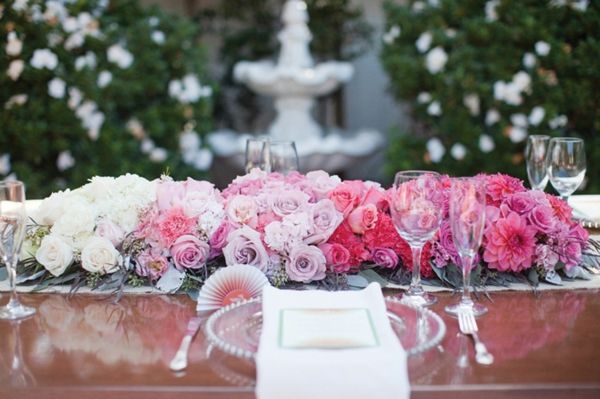 ombre bordsarrangemang-för-bröllop dekoration blommor-rosa-vit-lila