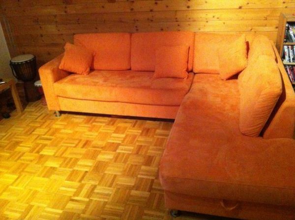 oranžinės spalvos už kampą-sofos dangčiai - įrengti labai mažą kambarį