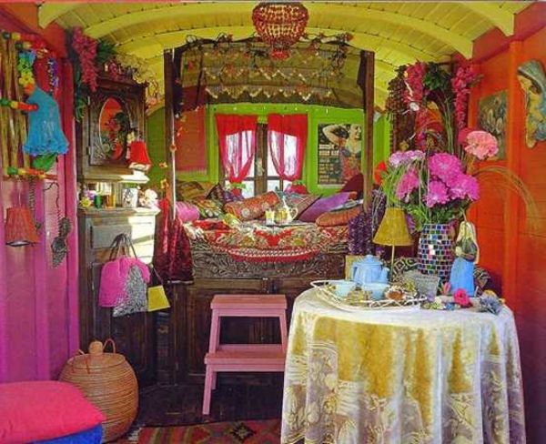 številne barvite barvne sheme v orientalski spalnici