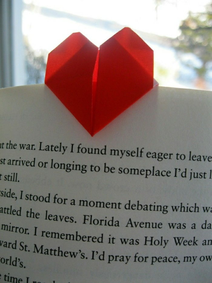 origami-heart-in-red-color-bookmarks-model