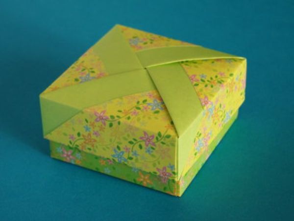 origami-scatola-a forma di quadrato - fiori teneri