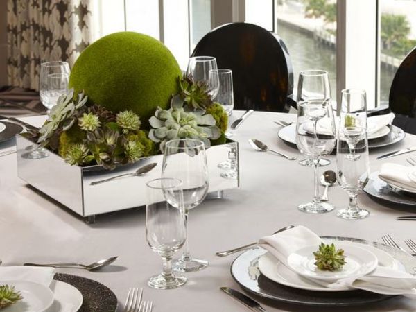 Originálne výzdoba stola na zeleno-biela rastlín