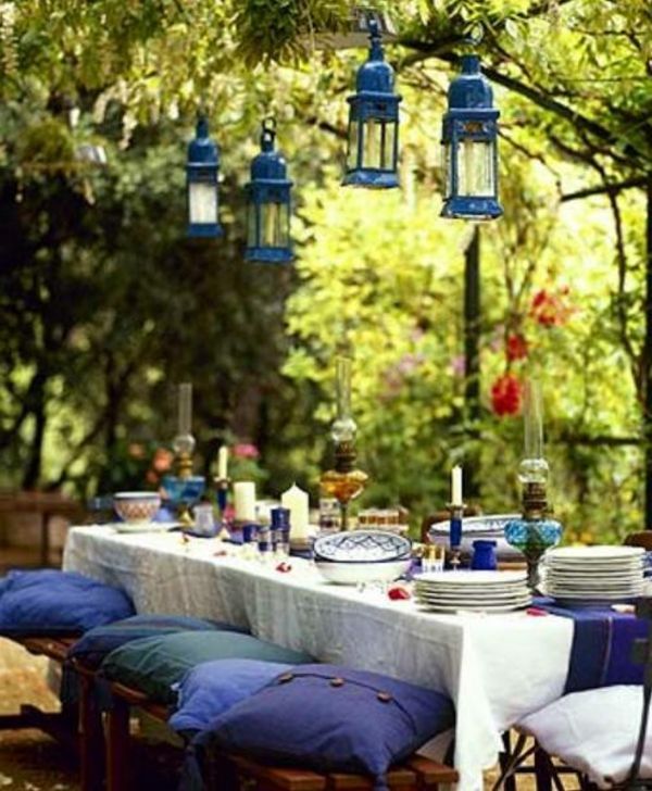 bordsdekoration-utomhus vind-ljus och blå-kudde-zip