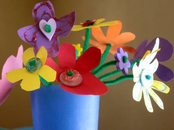obrti ideje za vrtce - pisane cvetove papirja - različni modeli