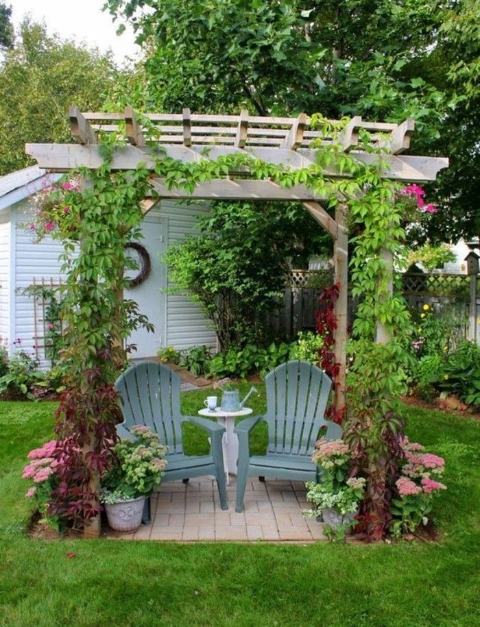 pergola-in-dvorku-záhradné stoličky