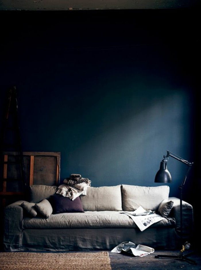 bensin-vegg farge-hvitt-sofa-moderne interiørdesign