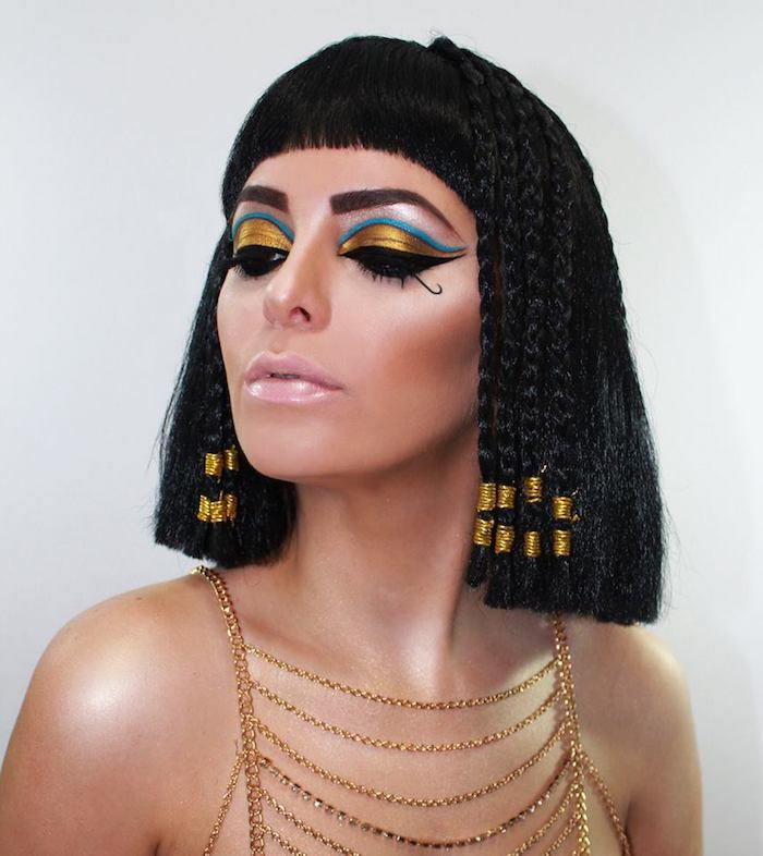 cleopatra kostymer guld kedja som en del av kläderna klä vackra kleopatra frisyr och smink