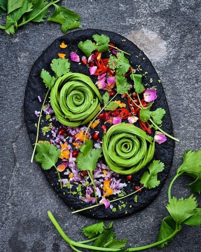 Avokado soğan dekoratif çiçekler maydanoz fikir avokado yemek güzel porsiyon