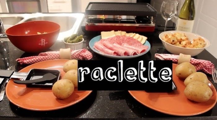 raclette ingredienser ideer til å lage god idé salami bacon potet serviett vin