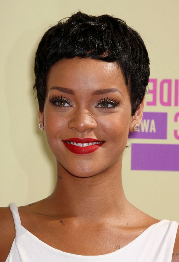 Capelli corti Rihanna - Una pettinatura semplice come quella di un ragazzo