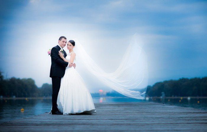 romantična poročna fotografija neveste in ženina-na-Kai