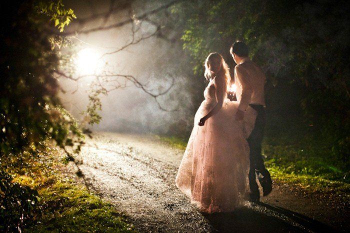 Romantična poroka slike-walk-in-the dark
