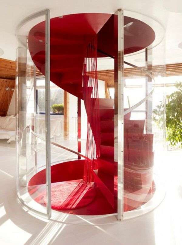 rdeče-spiralno stopnišče-z-neverjetno oblikovanje