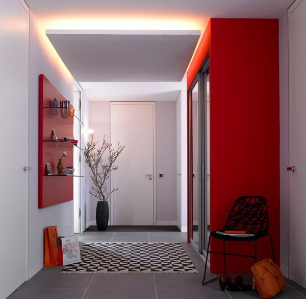 röd vägg-levande idé-korridoren-röd-garderob