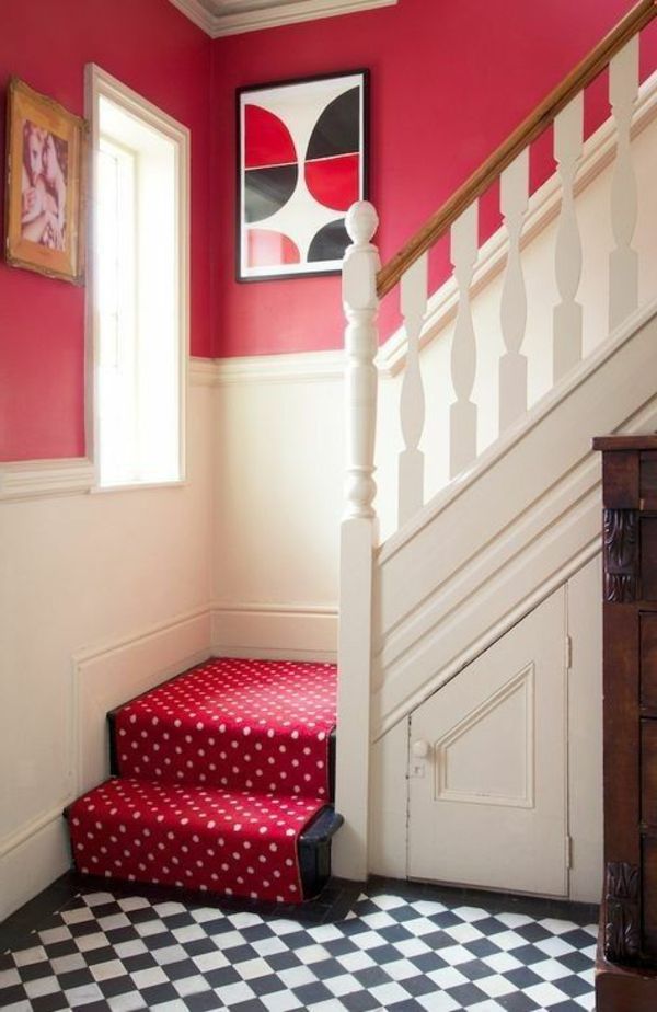 červenom koberci na schodoch Idea