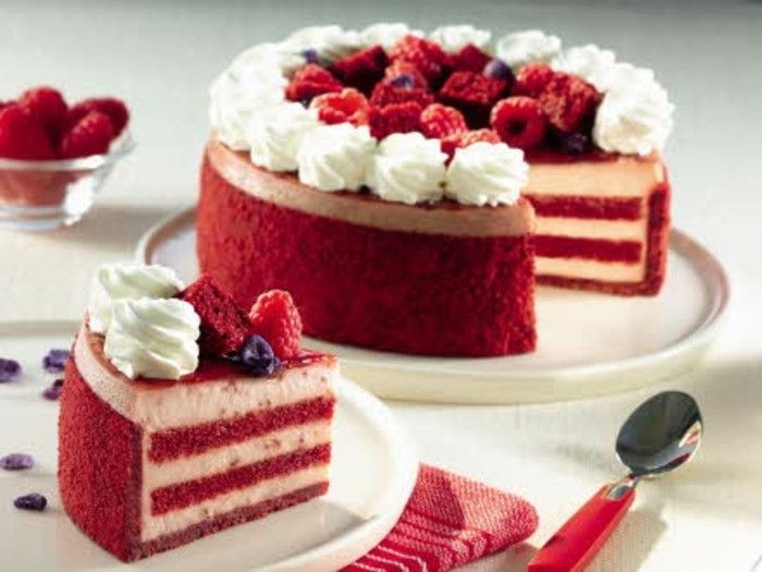 rdeče-torta-pita-v-žamet torta Styler groesse-in-okusno torto-za-posebne-priložnostih-jagode-deco