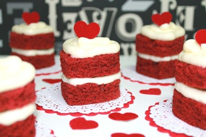 rdeči žamet torta in rdeče-sladkarije kuhanje-kot-of-the-pecivo-sveže kupil-kremo-malina-cake ideje