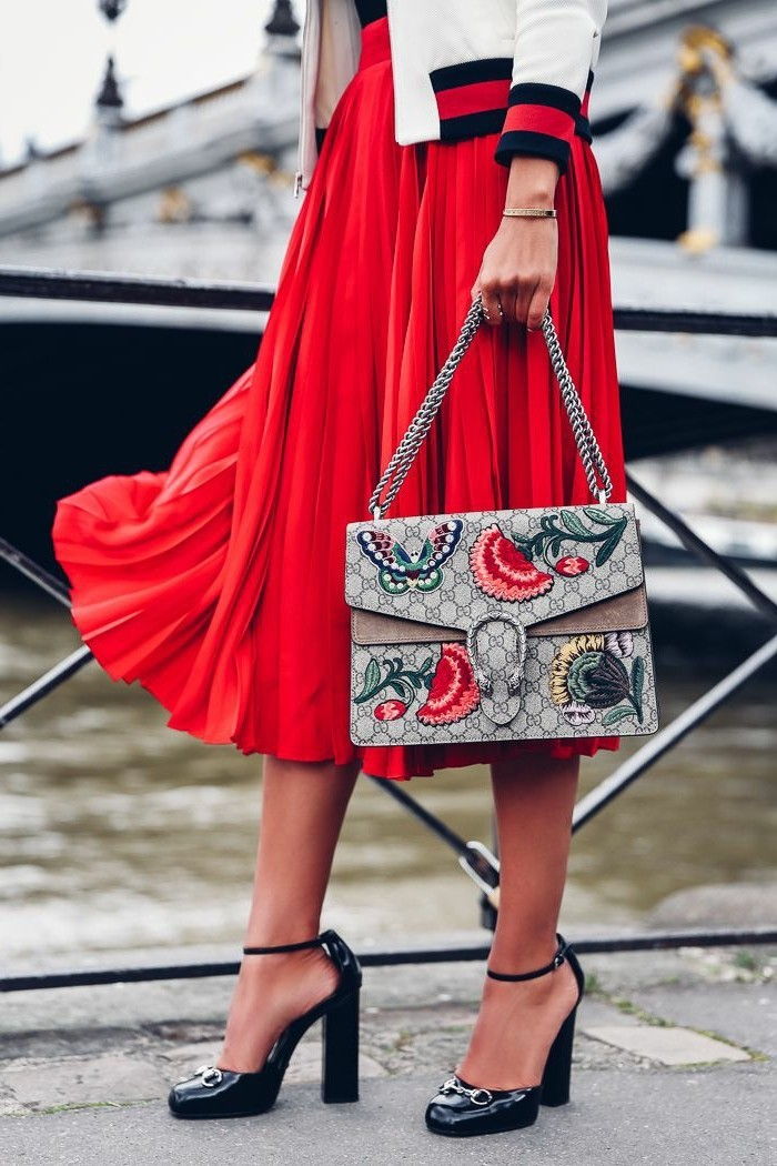 červeno-dress-spojiť-moderný elegantný efektívne Gucci taška-topánky-s-robustné podpätky-červeno-rocku-pra-bunda