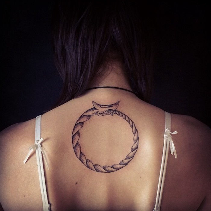 tatuaggio vichingo, serpente, corda, keis, schiena, tatuaggio indietro, donna