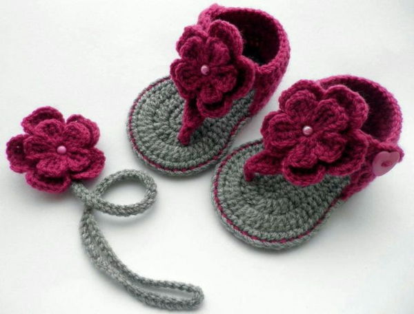 babyschuhe-virka söta-sandaler-med-blommor-Virka - vackra-idéer-virka-for-baby-virka-stor-design-häkeln-