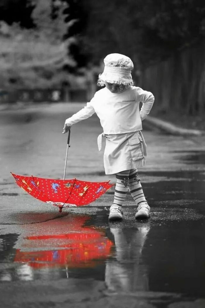 foto preto e branco-kzent doce criança Vermelho-crianças guarda-chuva