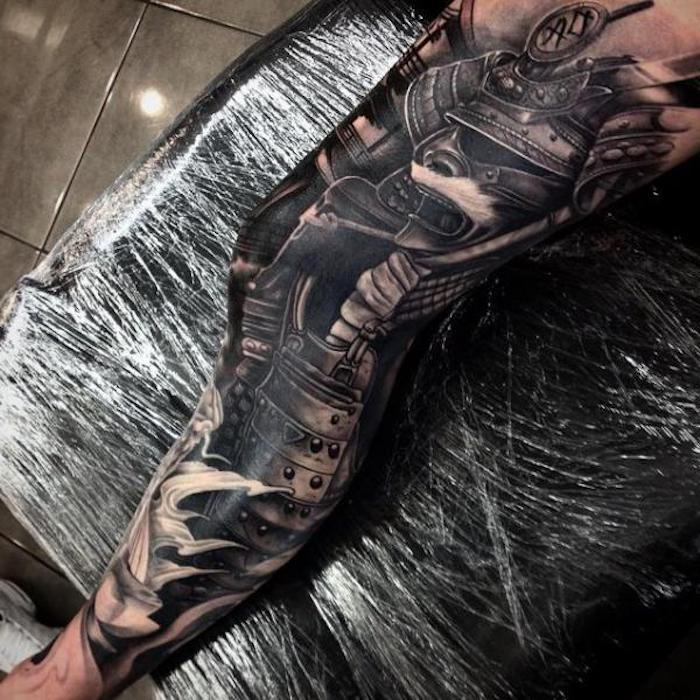 Fighter tattoo, leg, beintattoo in nero e grigio, samurai