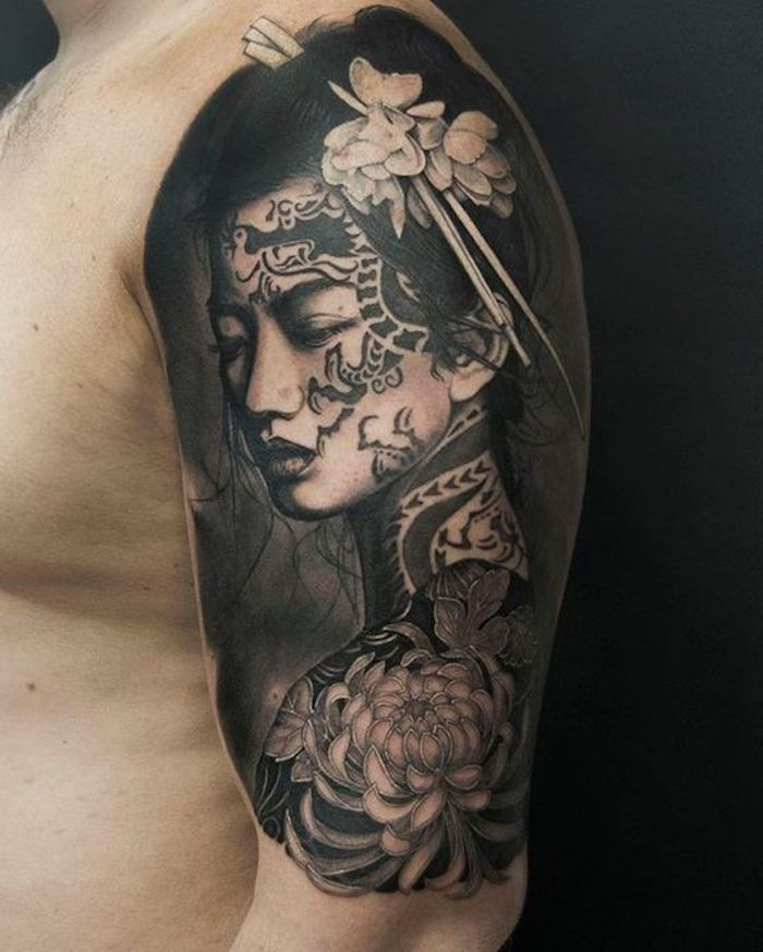 japonca dövme, siyah saçlı kadın, çiçekler