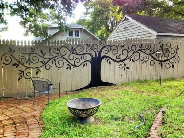 splendidamente decorato-fence-con-un-verniciata dell'albero
