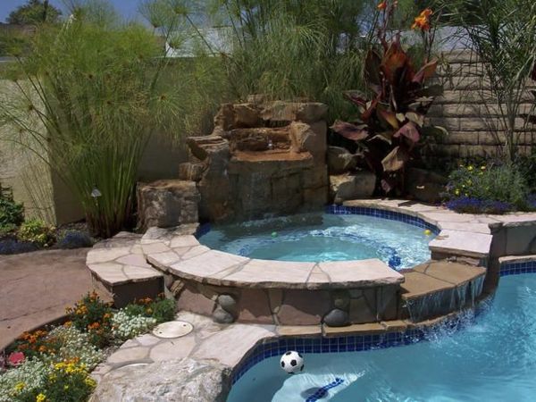 gražios idėjos-dėl-dizaino-of-puikus sodas-su-round-whirlpool