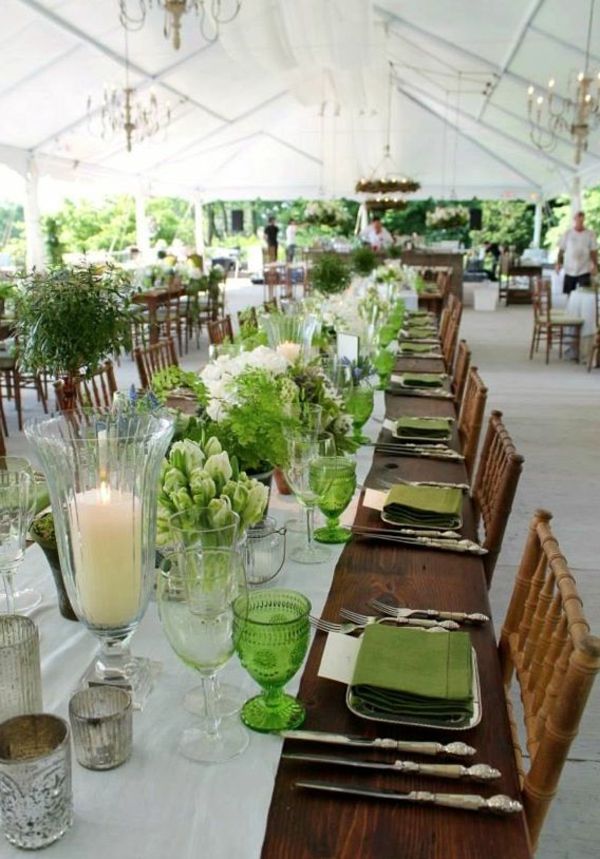 bella decorazione tavola in bianco e verde