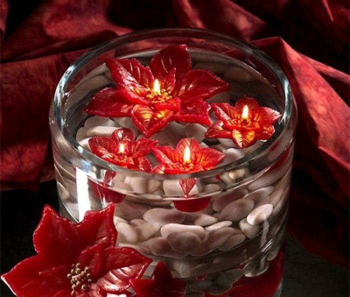gražūs-žvakės-gražūs-teka raudonos gėlės