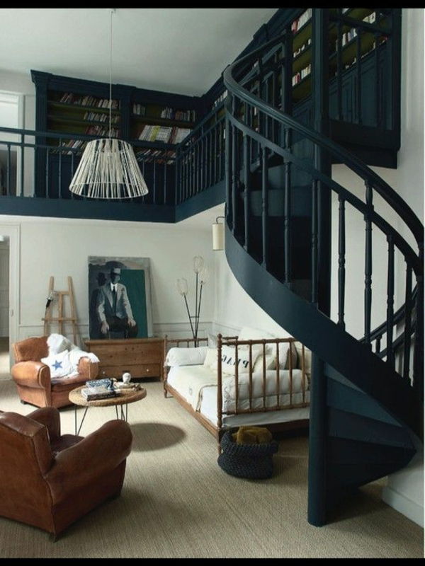 lep dizajn črno-spiralno stopnišče