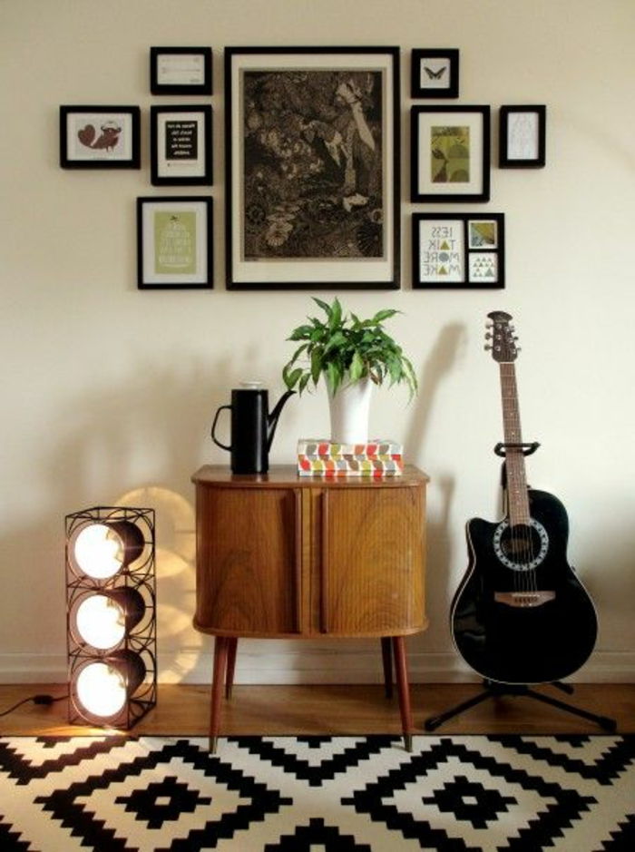 vackra interiör-grafiskt element små väggmålningar-black-akustisk gitarr