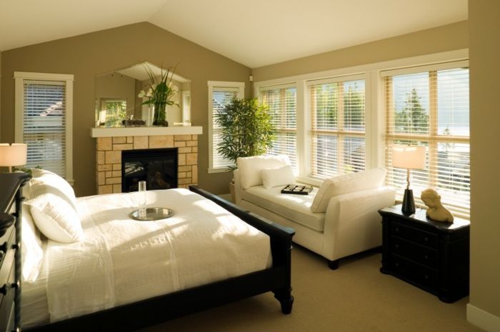 miegamojo-set-balta lova su daugeliu langai