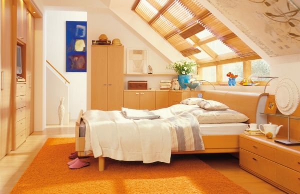 pomysły dekoracji sypialni dywan dach w kolorze pomarańczowym