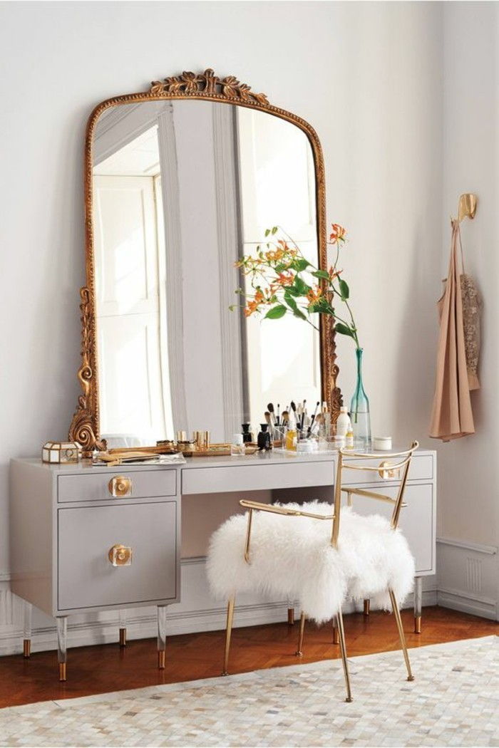tualetinis staliukas-staliukas-su-veidrodis-su aukso rėmo-kėdė