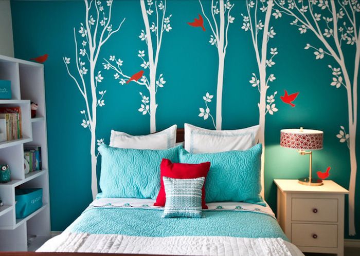 Tasarım gençlik odası - ağaçları ile mavi duvarlar Duvar çıkartması, koordineli mobilya