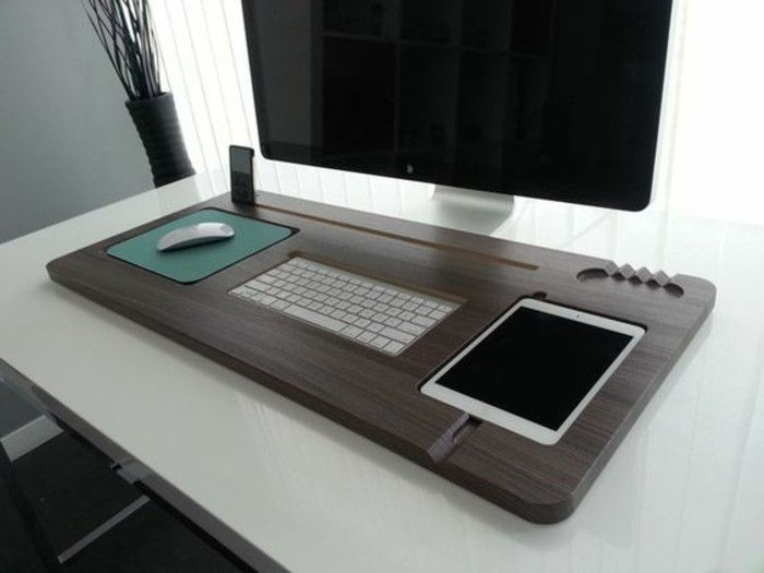 stalas-dizainas-kompiuterio pelė-tabletė klaviatūra langas-kėdė