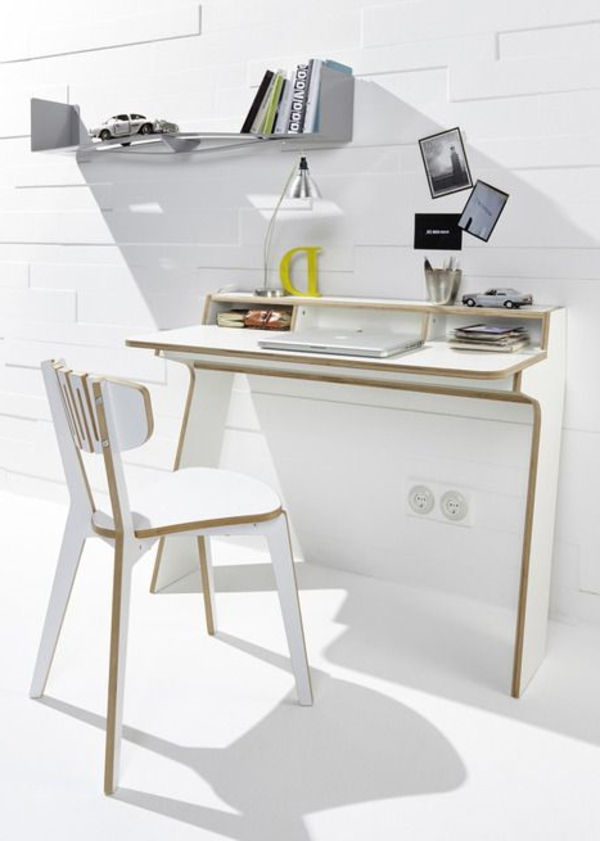skrivebord-og-stol-i-hvitt-of-papp-kartong-papp-møbler-sofa-fra-papp