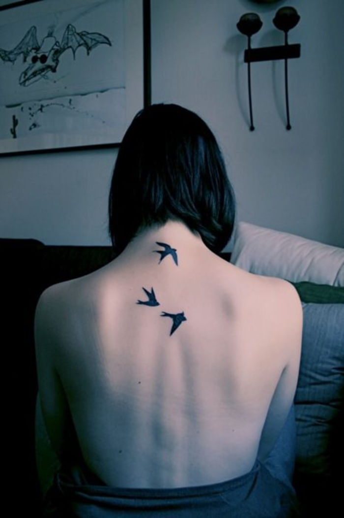 Idéer för ryggtatueringar, tre fåglar, tatueringsmotiv för kvinnor för varje smak