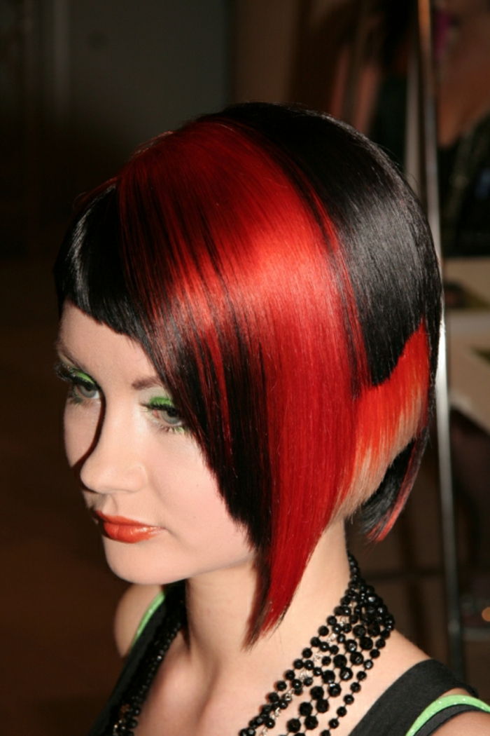 zwart-rood-haar-zeer-fancy-hair kapsel