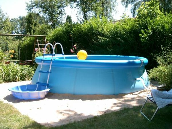 swimming pool-build-liten-trapp - ball