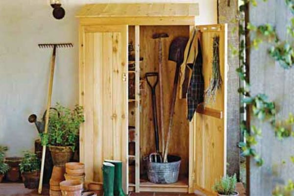 bardzo-praktyczny-ogród szafka-of-drewna-na-instrumenty