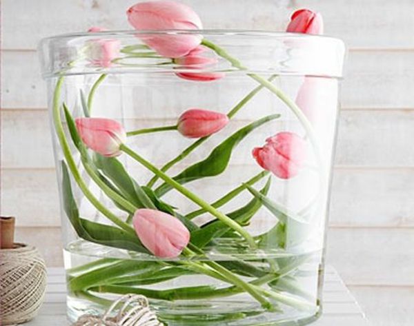 veldig-fine opprinnelige bord dekorasjon med rosa tulipaner