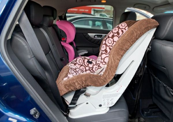 veldig-fint-praktisk-modell-barn-bil barnesete babyen foreldet-test