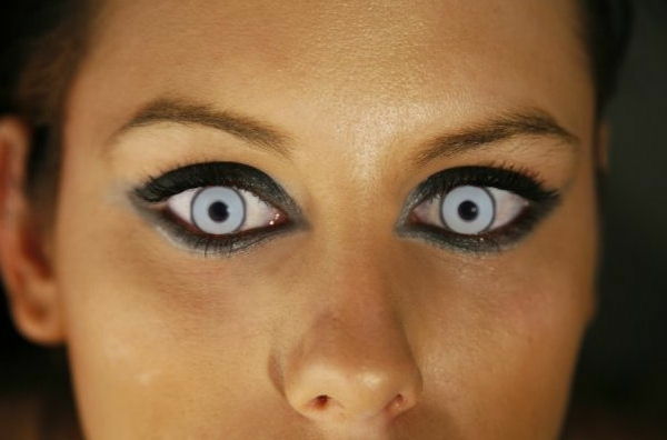 zelo grozno modro-kontaktne leče-za-halloween