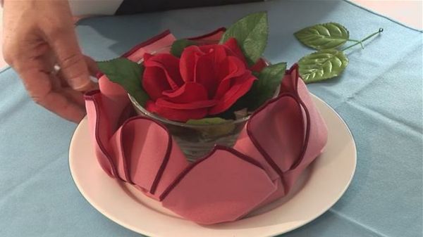 rose v tanieri - s listami - zaujímavé dekorácie obrúskov