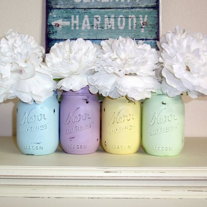 decoração chique, vasos coloridos com flores brancas, harmonia