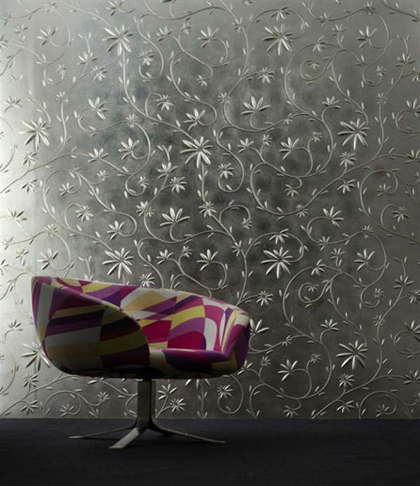 gümüş renkli duvar iom-salon-ile-ilginç-sandalye